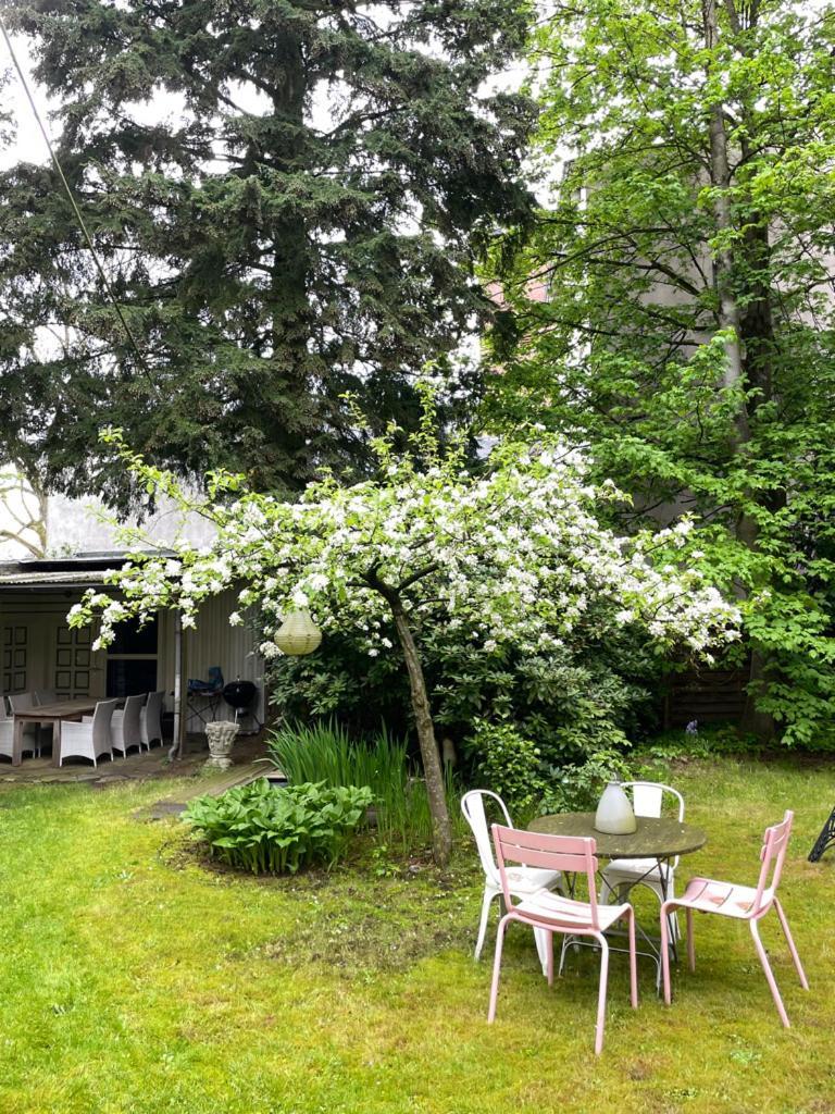 Haus Mit Tuermchen Apartamento Solingen Exterior foto
